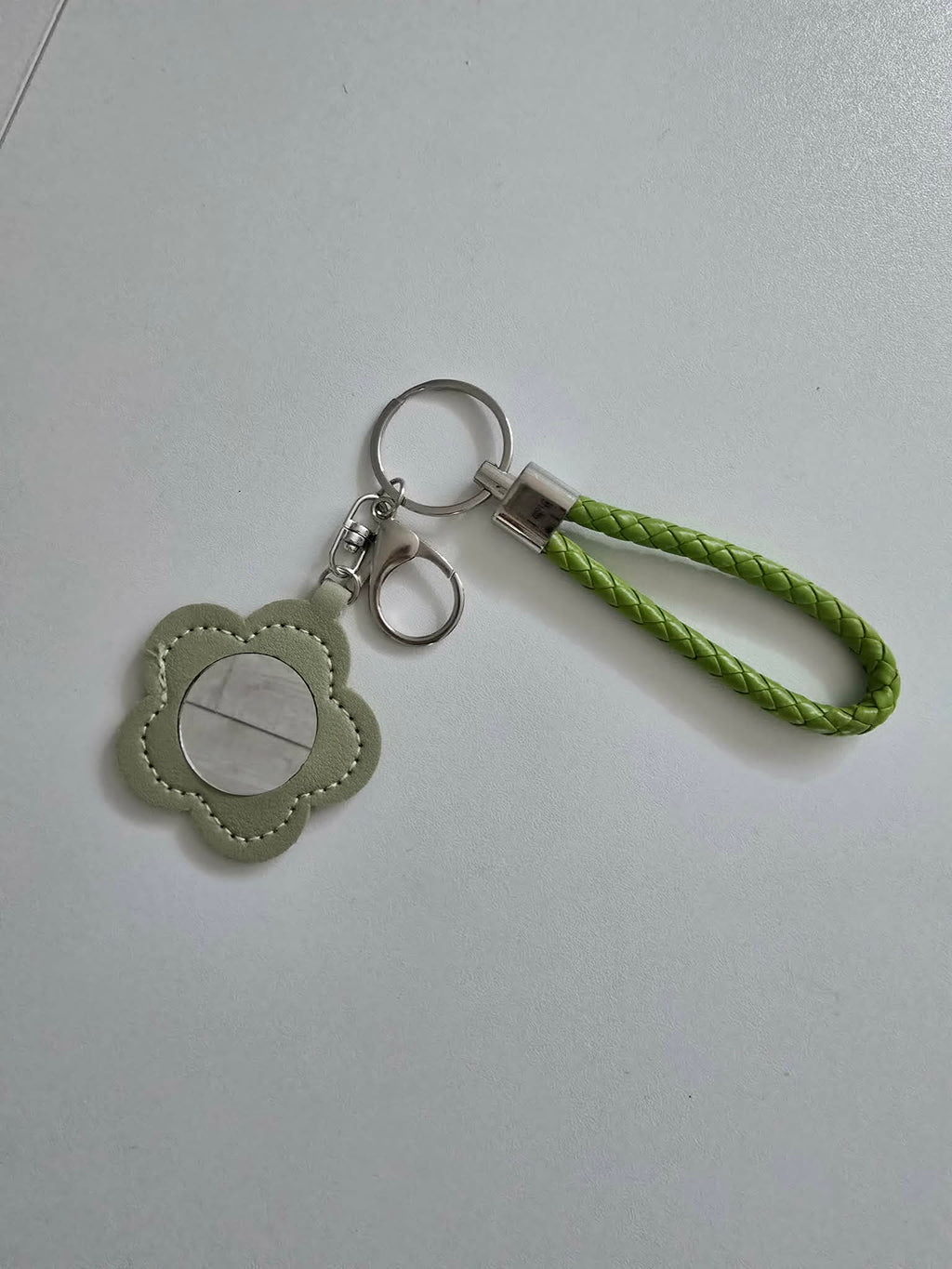 Collection "Fin d'année" 🖍️ - Le porte clé fleur/miroir