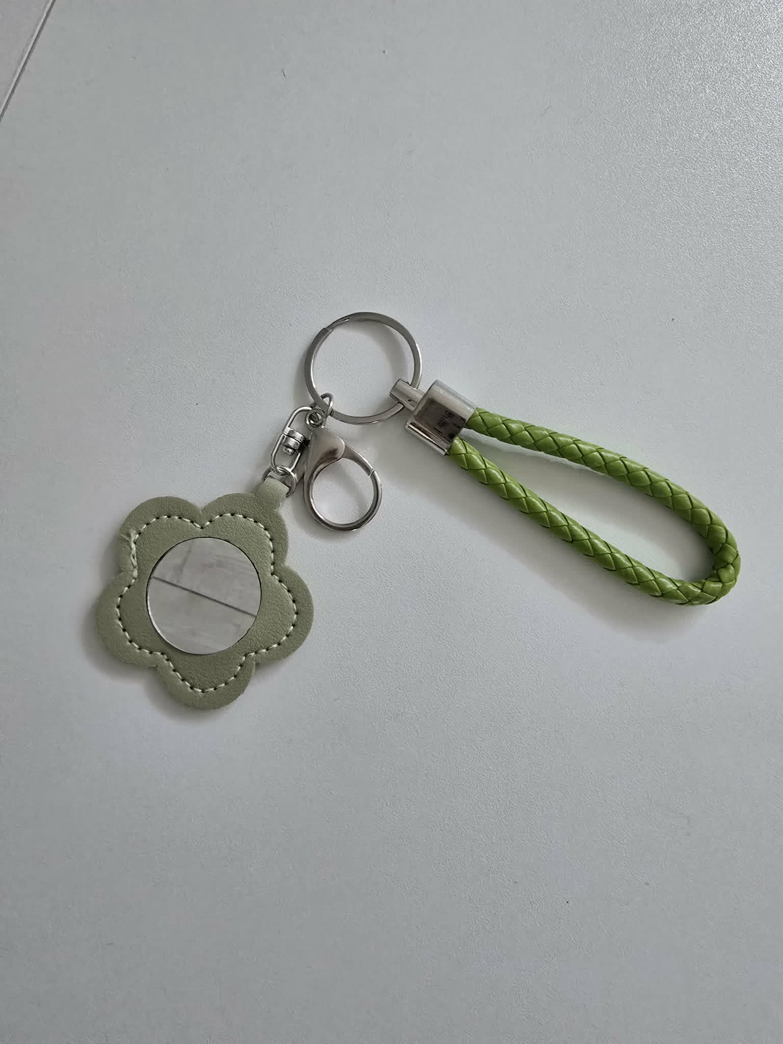 Collection "Fin d'année" 🖍️ - Le porte clé fleur/miroir